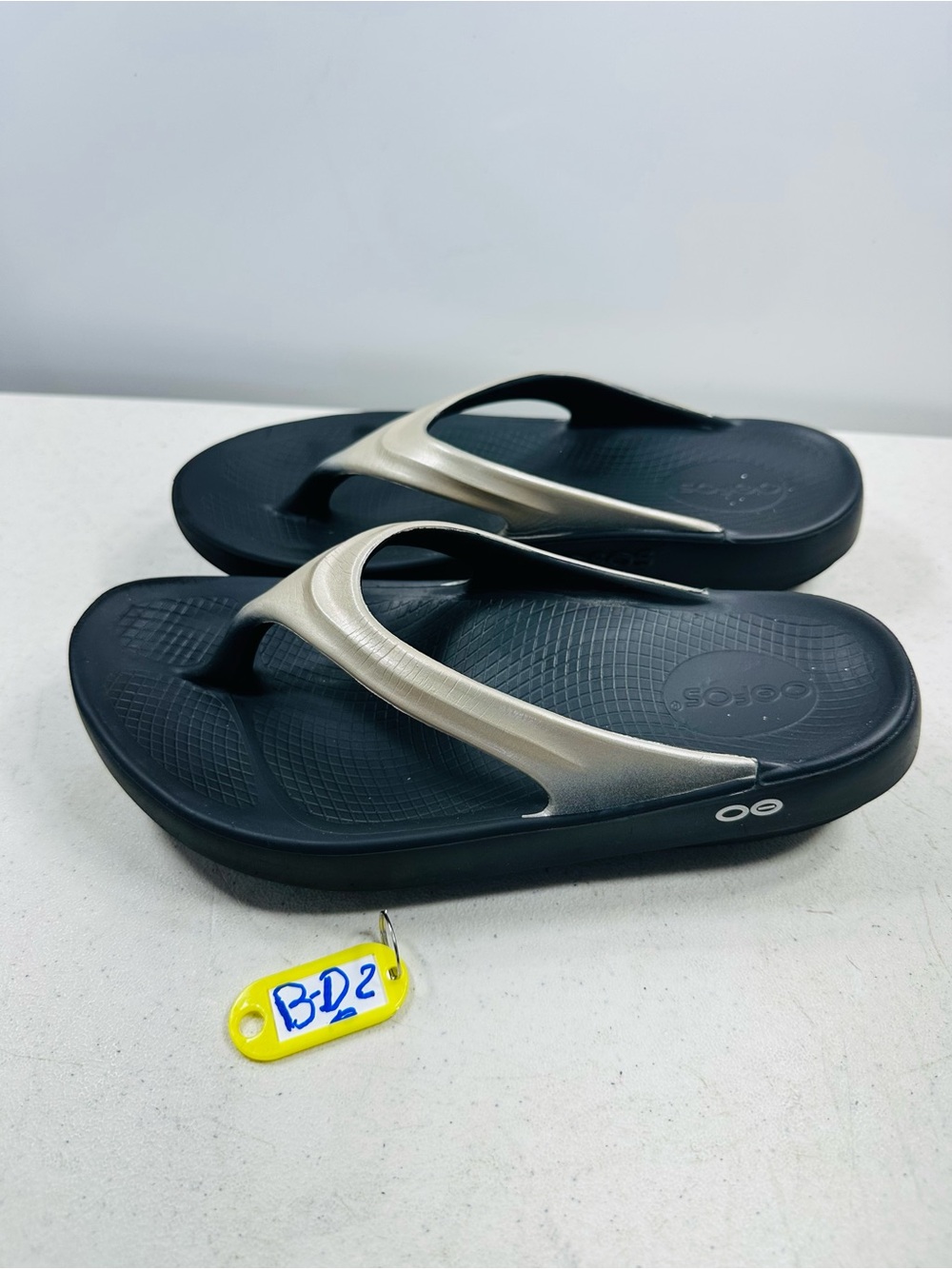 OOFOS OOlala Luxe Thong Flip Flops Recovery Sandals Women's 7